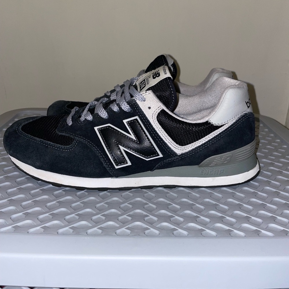 New Balance Classic 574 Men’s sneaker size 9.5 Black/Gray